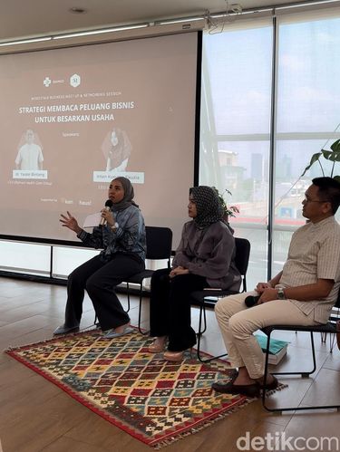 Foto Intan ketika menjadi narasumber di cara Modestalk Business Meet Up & Networking Session, Strategi Membaca Peluang Bisnis untuk Besarkan Usaha, di GoWork Fatmawati, Jakarta Selatan (31/5/2023).