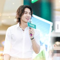 Apa rahasia awet muda Jerry Yan? Dalam sebuah wawancara dengan media Singapura, Today Online, Jerry Yan pernah berkelakar kalau dia tampil memakai makeup agar terlihat ganteng. Namun tentu saja itu hanya kelakarnya. Foto: Dok. Weibo Shangpin
