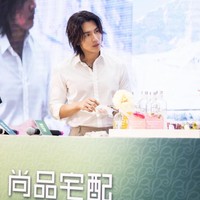 Jerry Yan hadir di publik untuk mempromosikan merek perlengkapan rumah tangga Shangpin Home Furnishing pada Mei 2023. Jerry hadir di salah satu mall di Shanghai yaitu Raffles City. Foto: Dok. Weibo Shangpin