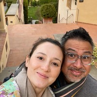 Dalam foto-foto liburannya, terlihat Julie Estelle tampil tanpa makeup. Tapi aura cantiknya sebagai bumil tetap terpancar. Foto: Instagram/@ryanogilvy @julstelle