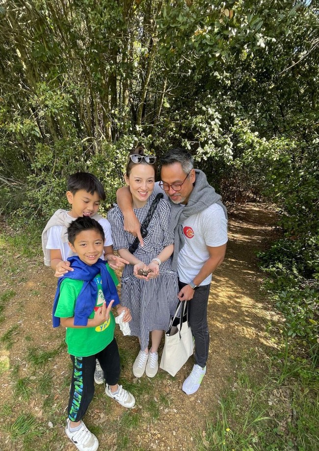 Julie Estelle juga mengunggah beberapa momen liburannya di Tuscany, Italia. Bersama suami tercinta, keduanya tampak menikmati momen romantis mereka, sebelum nanti menyambut kelahiran buah hati. Foto: Instagram/@ryanogilvy @julstelle