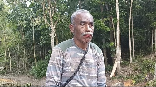 Kepala Desa Fenun Antonius Tefa saat diwawancarai detikBali.