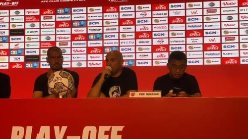 Kapten PSM Makassar Wiljan Pluim dan Pelatih Bernardo Tavares pada sesi prescon sebelum lawan Bali United.