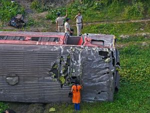 Geger Tabrakan Maut, Kenapa Kereta di India Sering Keluar Jalur?