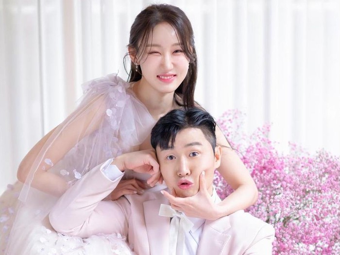 Kim Ja Yeon eks Produce 101 akan menikah dengan penyanyi trot dan komedian Lee Sang Ho pada bulan September 2023.