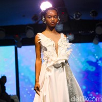 Fashion show koleksi gaun pengantin rancangan desainer Christie Basil dengan mengangkat tema Whisper of Freedom di acara Enchanted Moments an Exquisite Wedding Fair [EMWF} 2023 di ballroom Hotel St, Regis, Jakarta, [28/5/2023]. Foto: Andhika Prasetia/detikcom.