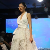 Fashion show koleksi gaun pengantin rancangan desainer Christie Basil dengan mengangkat tema Whisper of Freedom di acara Enchanted Moments an Exquisite Wedding Fair [EMWF} 2023 di ballroom Hotel St, Regis, Jakarta, [28/5/2023]. Foto: Andhika Prasetia/detikcom.