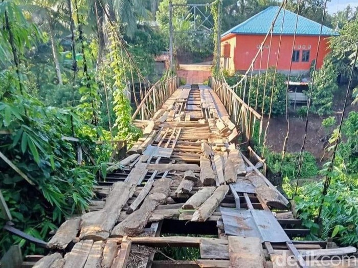 Kondisi jembatan rusak di Bengkulu Utara yang belum tersentuh perbaikan