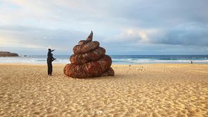 Misteri Pup Raksasa di Pinggir Pantai Terkenal Australia
