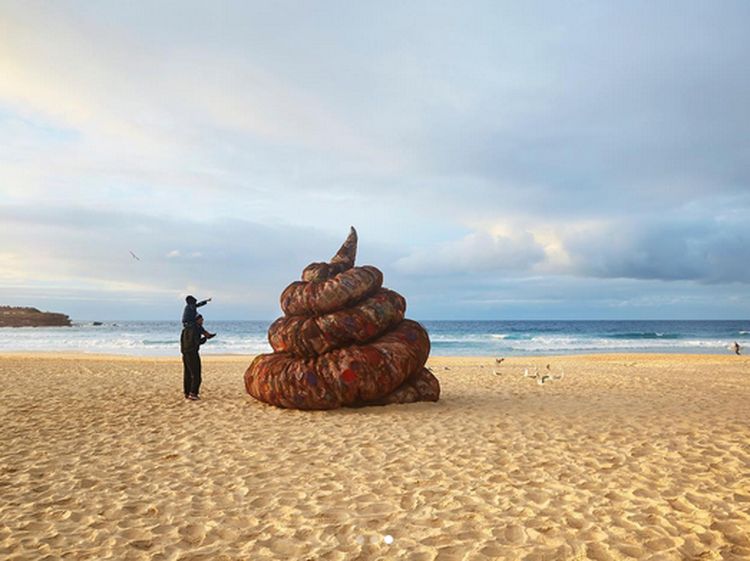 Misteri Pup Raksasa di Pinggir Pantai Terkenal Australia