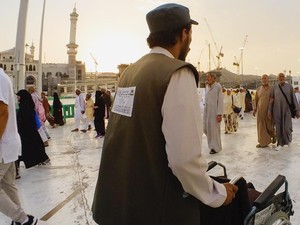 Jemaah Haji Diimbau Gunakan Jasa Kursi Roda Resmi di Masjidil Haram