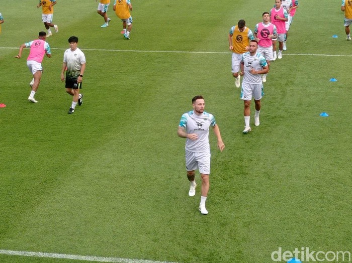 Latihan perdana Persib Bandung di Stadion Sidolig, Senin (5/6/2023).