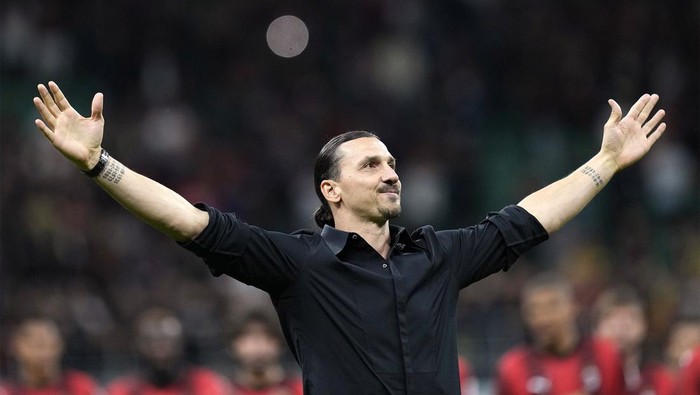 Zlatan Ibrahimovic memutuskan mengakhiri karirnya sebagai pesepakbola. Momen itu disampaikan saat ia pamit dari AC Milan, Senin (5/6/2023) dini hari WIB.