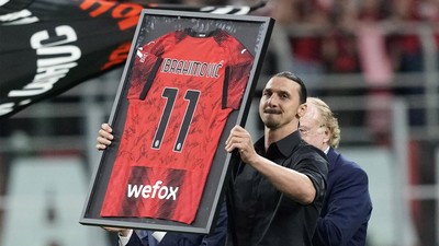 Mata Berkaca-kaca, Ibrahimovic Pamit Gantung Sepatu