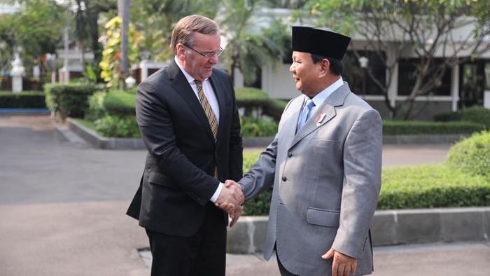 Menhan Prabowo Subianto menerima kunjungan Menhan Jerman Boris Pistorius. (Dok. Kemhan)
