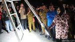 Momen Mensos Risma Blusukan Kirim Bantuan ke Papua