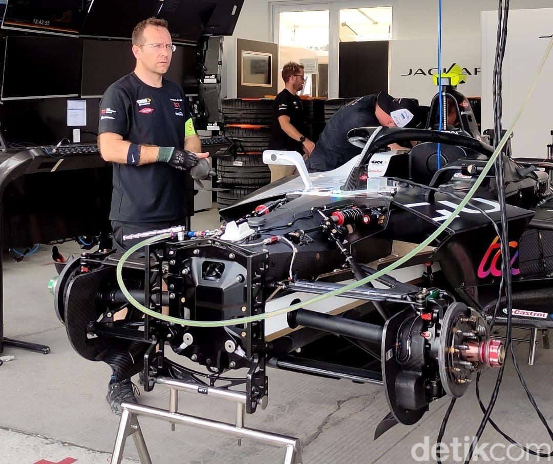 Mobil listrik Formula E Jaguar TCS Racing.