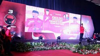 Ganjar menyampaikan Ketum Megawati Soekarnoputri dan Presiden Jokowi merupakan dua sosok yang menjadi panutannya. Ganjar mengatakan keduanya membawa seluruh pemikiran-pemikiran politik Bung Karno dalam perjuangannya.  