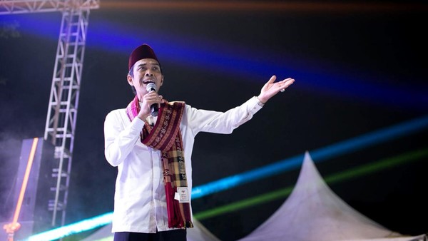 Momen Ribuan Orang Padati Ceramah UAS di Bekasi