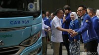 Selain Muzani, tampak pula Ketua Harian DPP Partai Gerindra Sufmi Dasco Ahmad, Bendahara Umum Gerindra Thomas Djiwandono, Waketum Gerindra Sugiono dan Waketum Gerindra Habiburokhman.