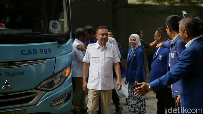 Momen Rombongan Gerindra Disambut Hangat PAN Momen Rombongan Gerindra Disambut Hangat PAN