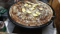 Di Pancoran, Jakarta Selatan ada penjual crepes murah meriah yaitu Lara Crepes. Crepes berukuran sedang dengan 2 rasa dibanderol Rp 5 ribuan saja. Pilihan toppingnya mulai dari cokelat susu, strawberry susu, hingga meses susu. Foto : Asti Pinarti