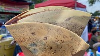 Crepes PSB menawarkan crepes enak,murah, dengan pilihan beragam. Bisa pilih satu topping seharga Rp 8 ribu dengan pilihan cokelat tiramisu sampai taro. Kalau mau tambah topping, harganya Rp 10 ribu. Foto: detikcom/site