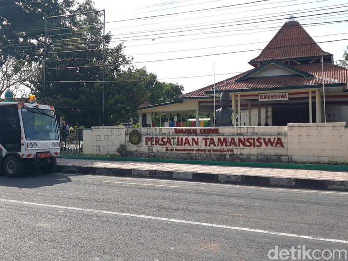 Museum Taman Siswa Dewantara Kirti Griya di kompleks pendopo Taman Siswa di Jalan Taman Siswa, Jogja, Senin (5/6/2023). Museum ini terdampak tawuran massa pada Minggu (4/6) malam.