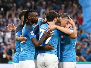 Napoli Ketagihan Pemain Asia