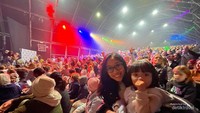 Menonton Sirkus di Zip Zap Dome