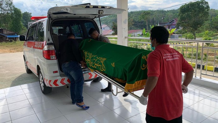 Pekerja intake bendungan di IKN ditemukan tewas tergantung di kamar mandi.