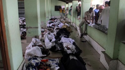 Menanti Keluarga, Jenazah Kecelakaan Kereta India Dikumpulkan di Sekolah