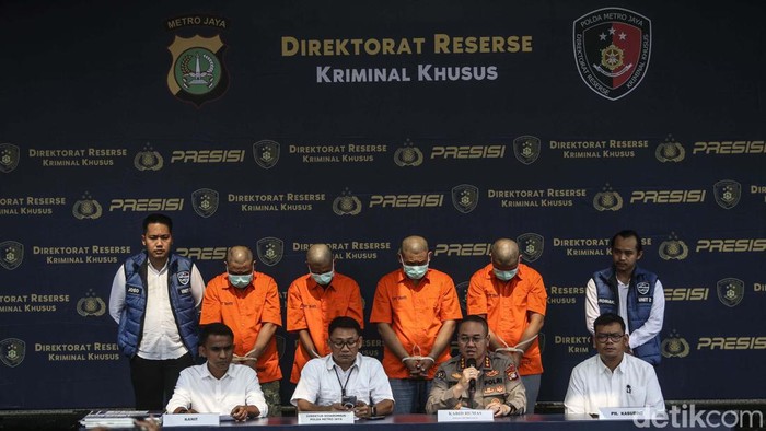 Direktorat Reserse Kriminal Khusus Polda Metro Jaya mengamankan empat pelaku penipuan tiket konser Coldplay. Mereka menipu korban sebanyak Rp 20,35 juta.