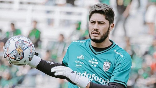 Penjaga gawang Bali United Adilson Maringa.