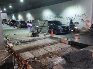 Ada Pekerjaan Ganti Tutup Got, Lalin Underpass Jl Sholis Bogor Macet