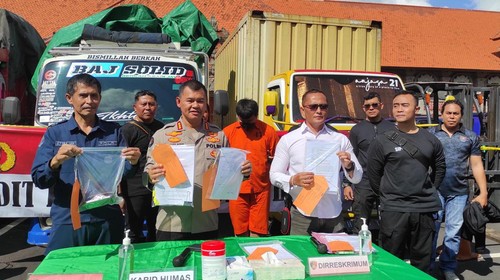 Konferensi pers Polda Bali terkait penjarahan toko es krim Leonardo Gelato di Kuta Utara, Badung, Bali,  Senin (5/6/2023).