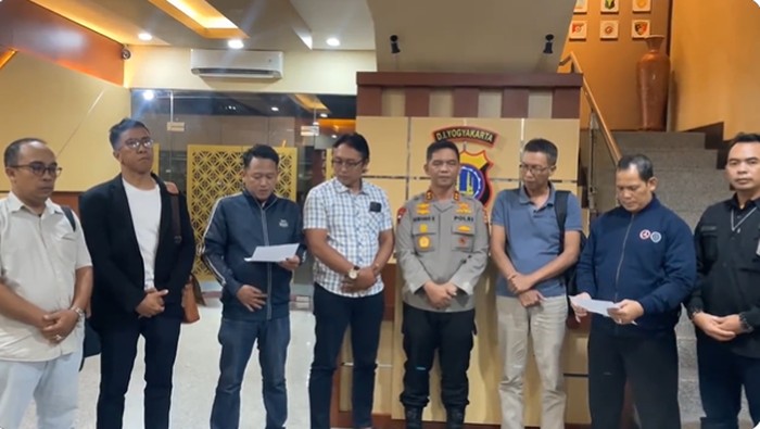 Presiden Brajamusti Muchlis Burhanuddin dan Ketua Cabang PSHT Jogja Sutopan Basuki menyatakan komitmen jaga Jogja usai tawuran di Tamsis Jogja.Foto diunggah Senin (5/6/2023).