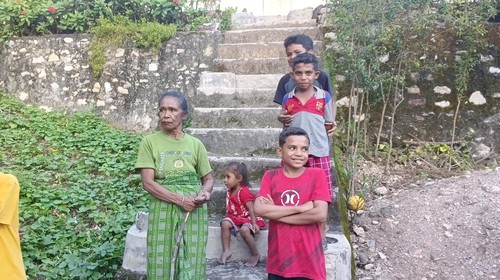 Potret anak-anak di Desa Fenun, Kabupaten Timor Tengah Selatan.