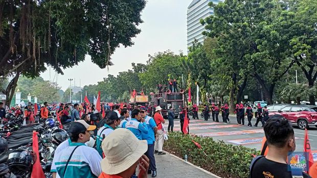 Ratusan Buruh Siap Kepung Mahkamah Konstitusi. (CNBC Indonesia/Ferry Sandi)