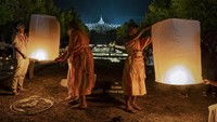 Penerbangan lampion ini pun dibagi dalam dua sesi. Ulet Ifansasti/Getty Images.