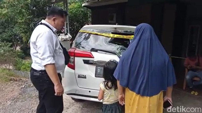 Rumah bacaleg PKB di Bengkulu Tengah dilempari bom molotov. Salah satu bom masuk ke dalam mobil.
