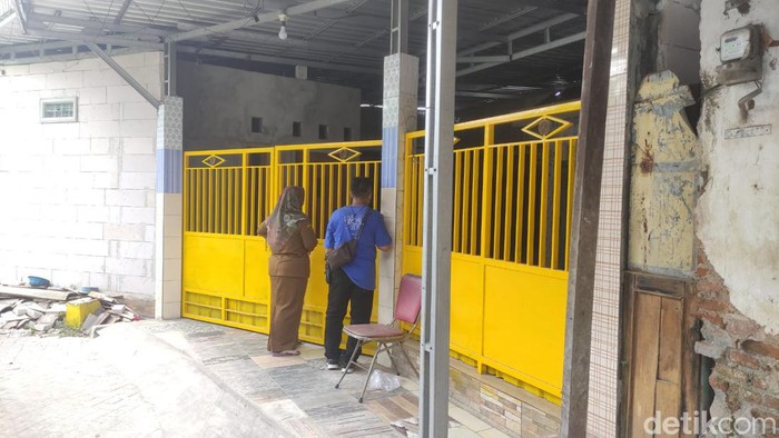 Rumahnya selalu tertutup setelah Masriah dijebloskan ke penjara.