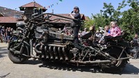 Tidak tanggung-tanggung, selain mampu mencatatkan rekor dunia sebagai motor terbesar di dunia, motor yang dibangun oleh Tilo Niebel dari Zilly, Jerman juga berhasil menyabet gelar sebagai motor terberat di dunia.  