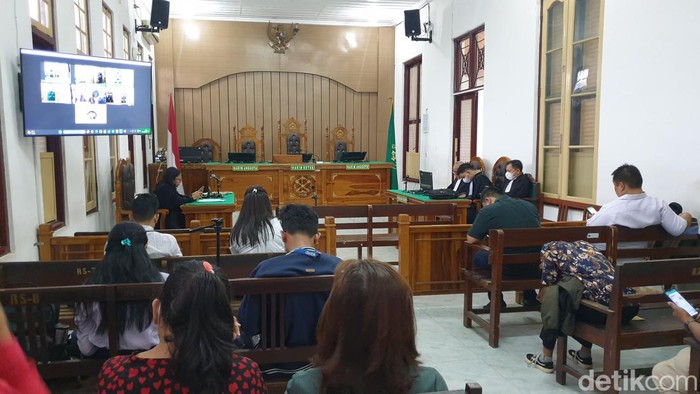 Suasana ruang sidang dengan agenda pembacaan tuntutan ke bos judi online Apin BK di PN Medan. (Goklas Wisely/detikSumut)