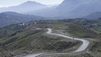 Jalan Sabuk Merah di wilayah perbatasan Indonesia-Timor Leste sepanjang 179 kilometer yang dibangun Kementerian oleh Kementerian PUPR sejak 2015.  