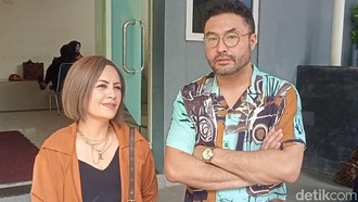 Surya Saputra Rela Belajar Pijat Demi Sembuhkan Kaki Cynthia Lamusu