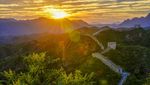 Terpesona Bias Senja di Tembok Besar China