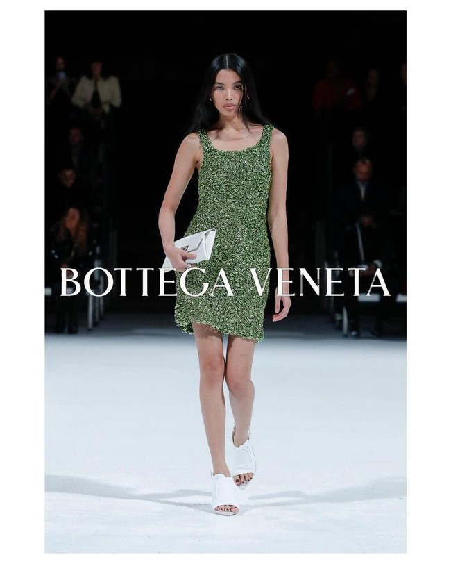 Perbedaan usia antara Thet Thinn dan Jared Leto pun menjadi sorotan. Thet disebut berusia 27 tahun sedangkan Jared menginjak umur 51. Sebelum Thet Thinn, Jared Leto tahun lalu pernah digosipkan dekat dengan model muda lain yang Daria Korchina yang berusia 25 tahun.Foto: Instagram Thet Thinn