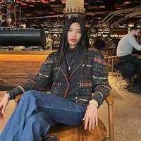 Nama Thet Thinn sendiri memang belum terlalu familiar di industri modeling. Tapi wanita tersebut sudah cukup sering bekerja dengan brand-brand besar dan pernah jadi model video klip terbaru Thirty Seconds to Mars, Stuck. Foto: Instagram Thet Thinn