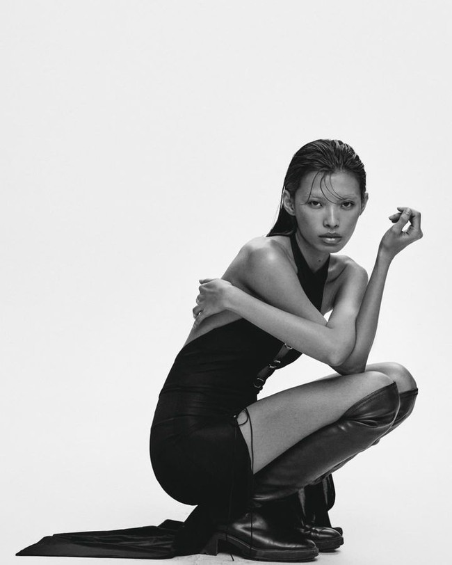 Jared Leto dan Thet Thinn tertangkap bersama selama akhir pekan lalu. Foto-foto yang beredar pun memunculkan gosip bahwa keduanya berpacaran. Dilansir Page Six, vokalis Thirty Seconds to Mars itu juga keluar dari hotel yang sama.Foto: Instagram Thet Thinn